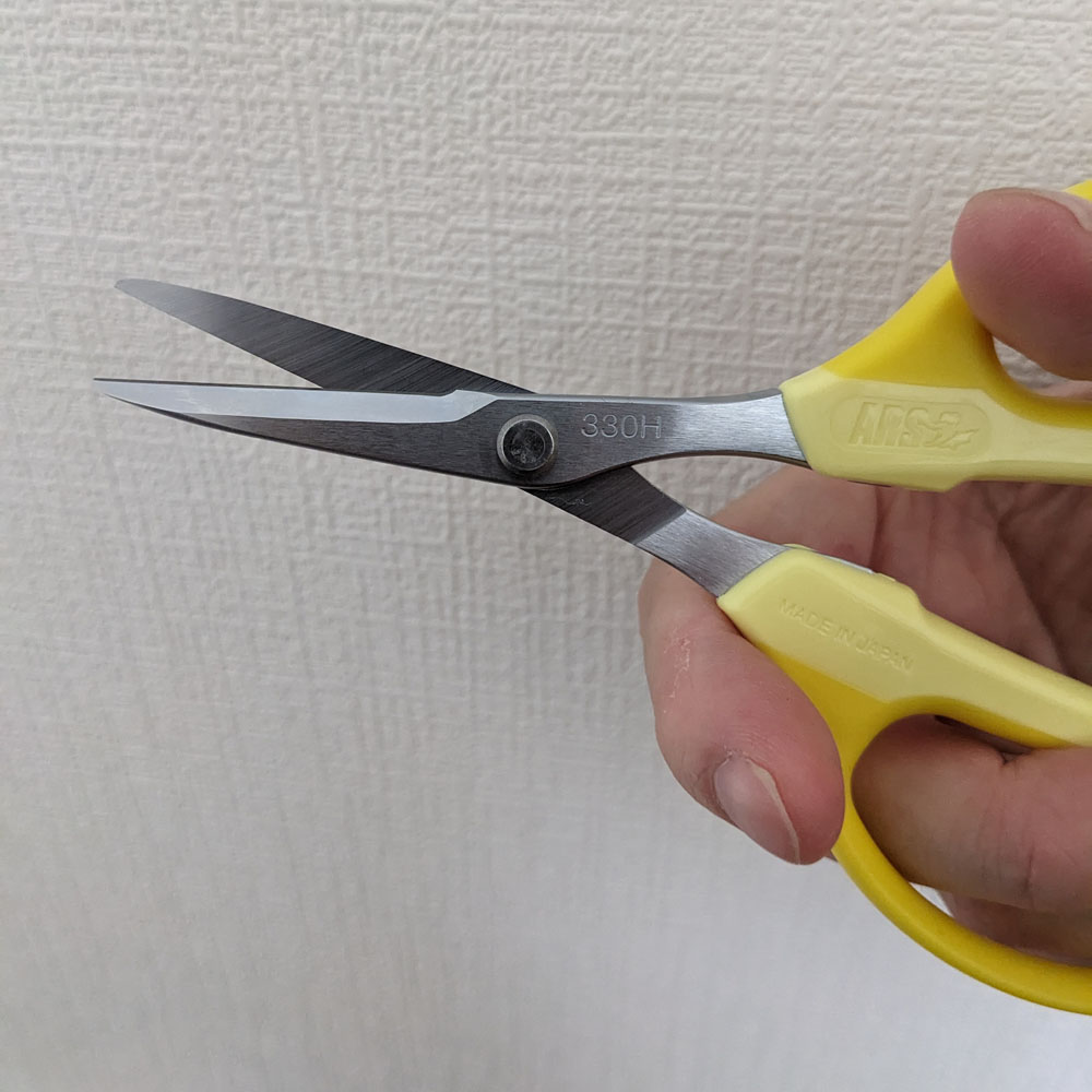 園芸ハサミ(クラフトチョキ)を動かしている